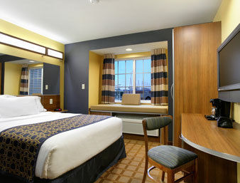 Microtel & - 3*